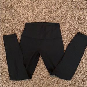 Lulu lemon aligns size 6 black pattern